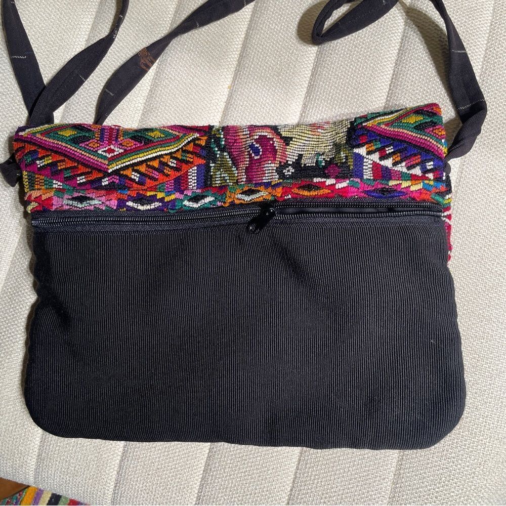 LUZLUNA IMPORTS Crossbody Bag Handmade in Guatemala - Picture 3 of 5